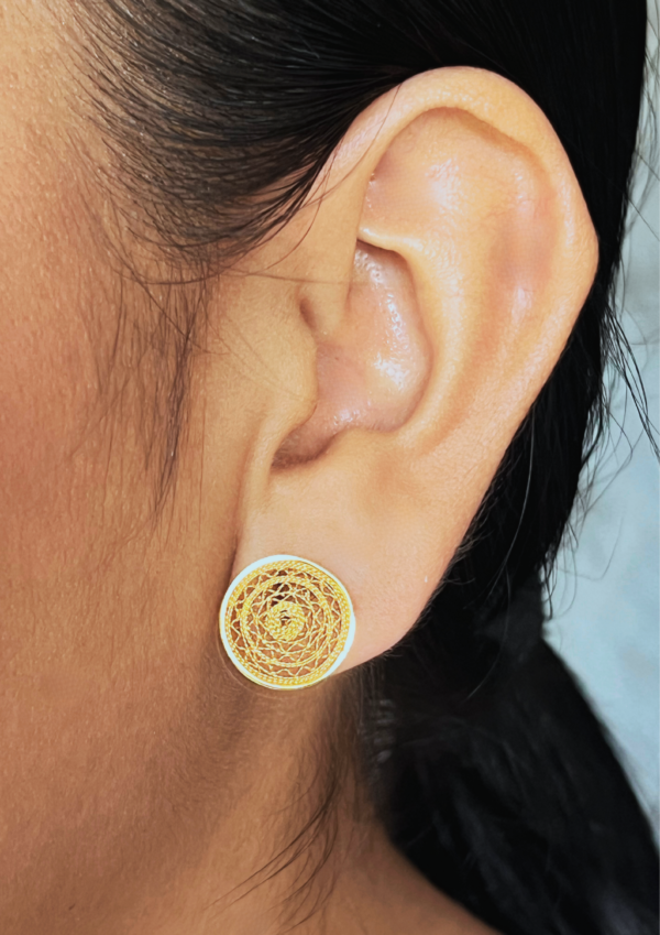 Aretes En Filigrana circular, bronce con baño de oro 24k