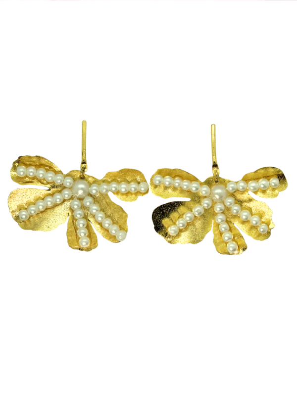 Aretes Elegancia Natural De Perlas, En Bronce con recubrimiento de Oro 24k