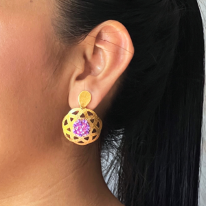 Aretes Aura Violeta, en Bronce Con recubrimiento de oro 24k