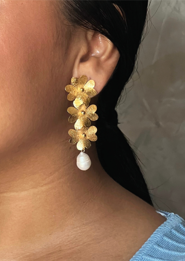 Aretes Flores De Campanillas De Oro, Bronce Con baño de oro24k