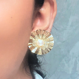 Aretes Circular con perla, Bronce con baño de oro 24k