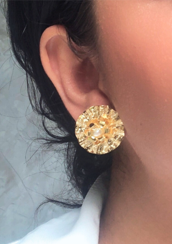 Arete nenufar de flor, Bronce con baño de oro 24K