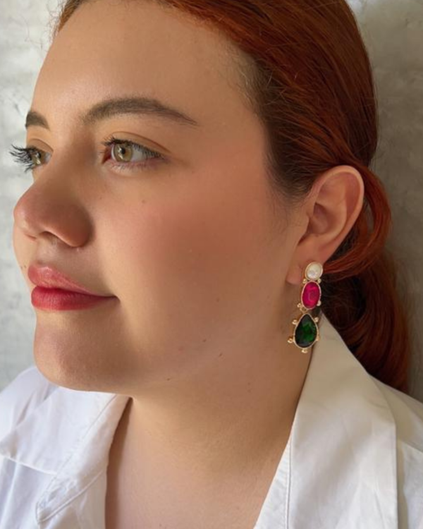 arete bicolor fucsia con verde y perla natural
