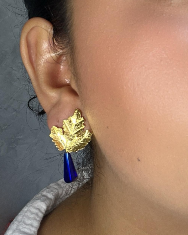 Arete hoja de arce azul